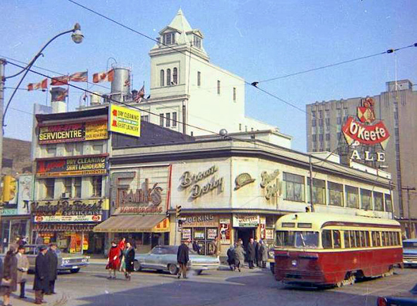 20161122-yonge-dundas-1960s.jpg