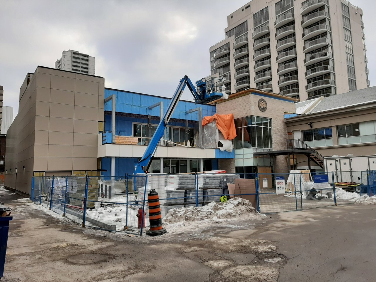 25 St. Clair Ave. W. The Badminton and Racquet Club of Toronto