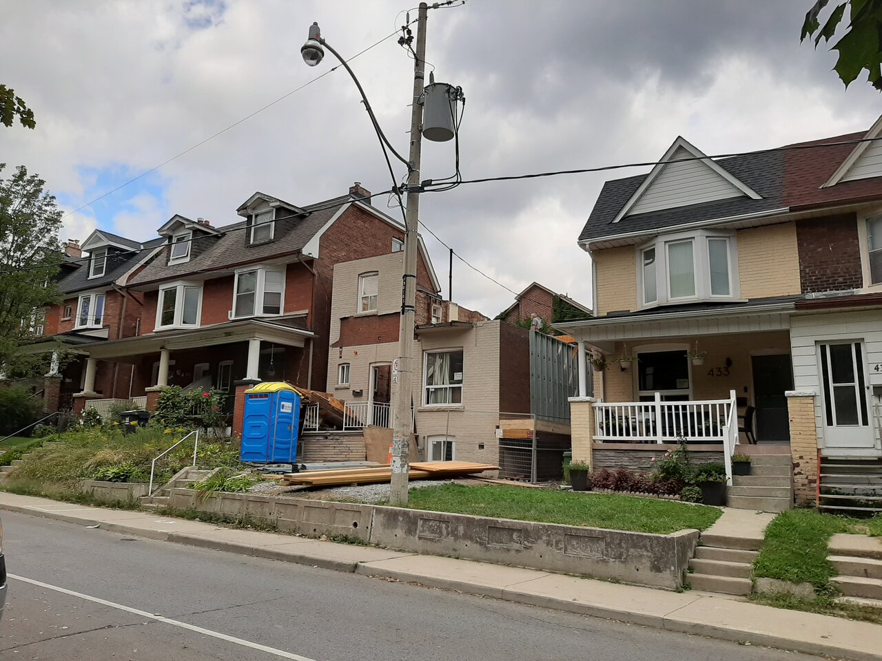 435 Grace St (s of Bloor W, Green Street Flats, 3s, Craig Race