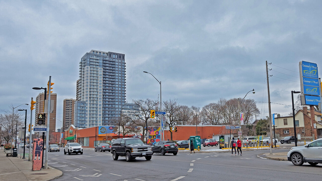2451danforth-001.jpg