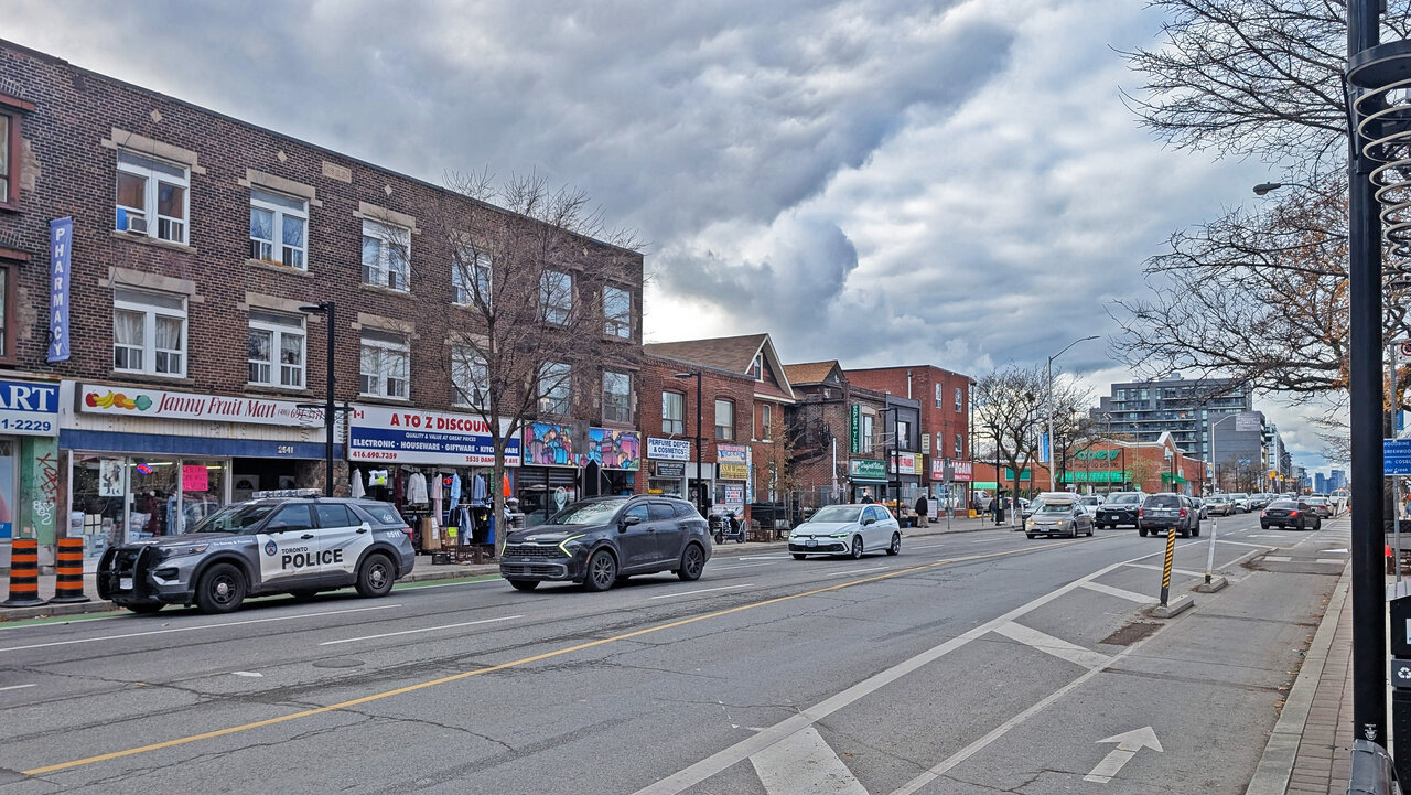 2451danforth-005.jpg