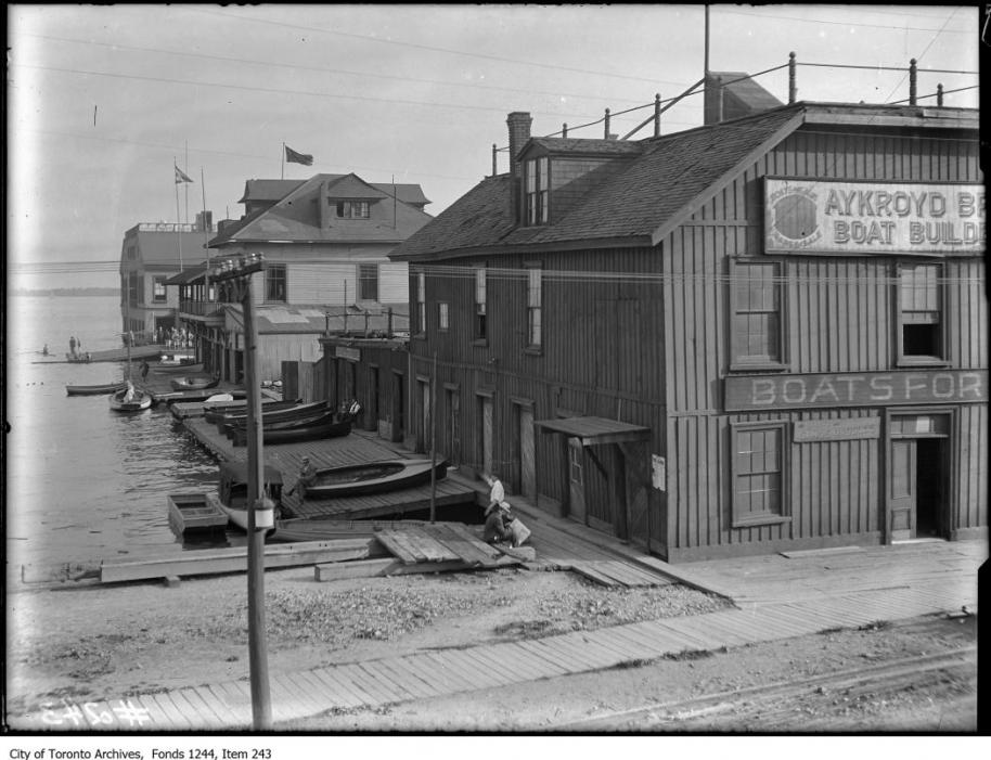 boathouses1910.jpg