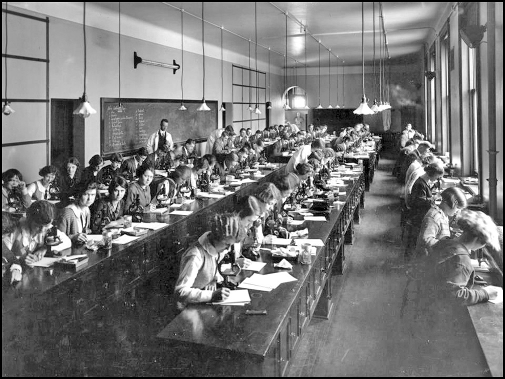 Class of female students in laboratory, January 1924 .JPG