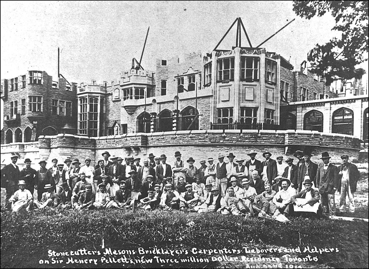 Construction_Casa_Loma 1912.jpg