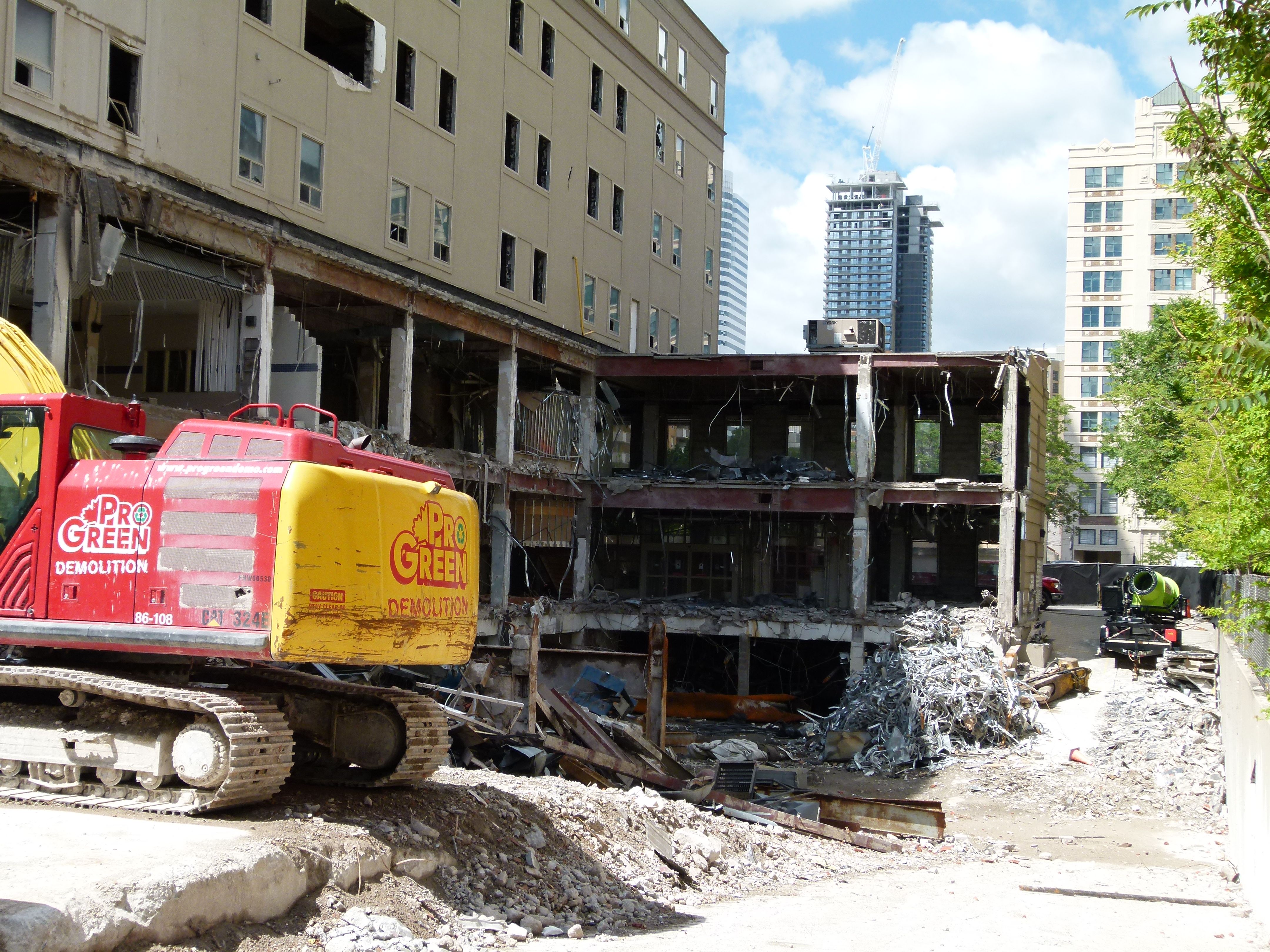 Dundas Sq Gardens4.jpg