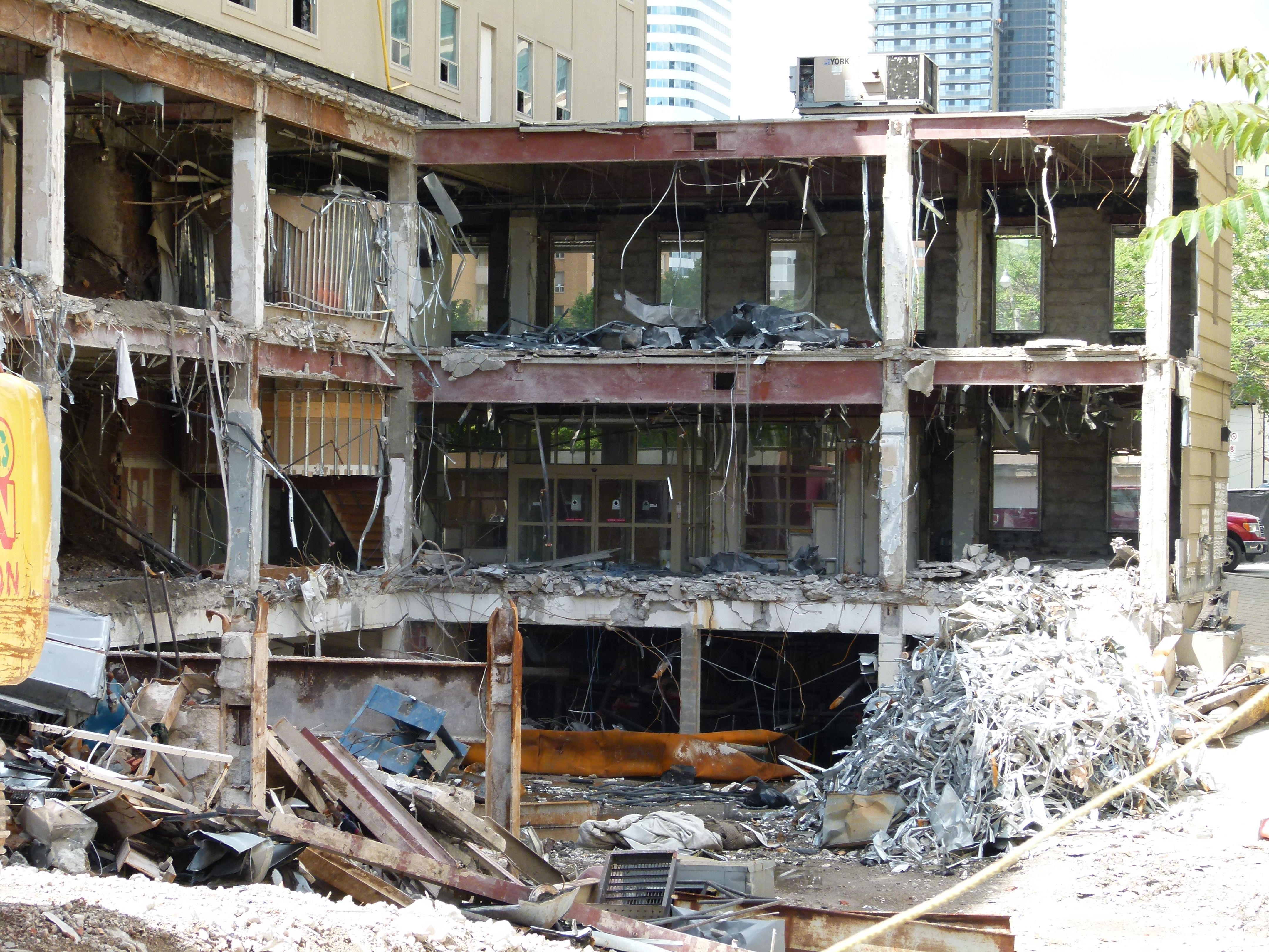 Dundas Sq Gardens5.jpg