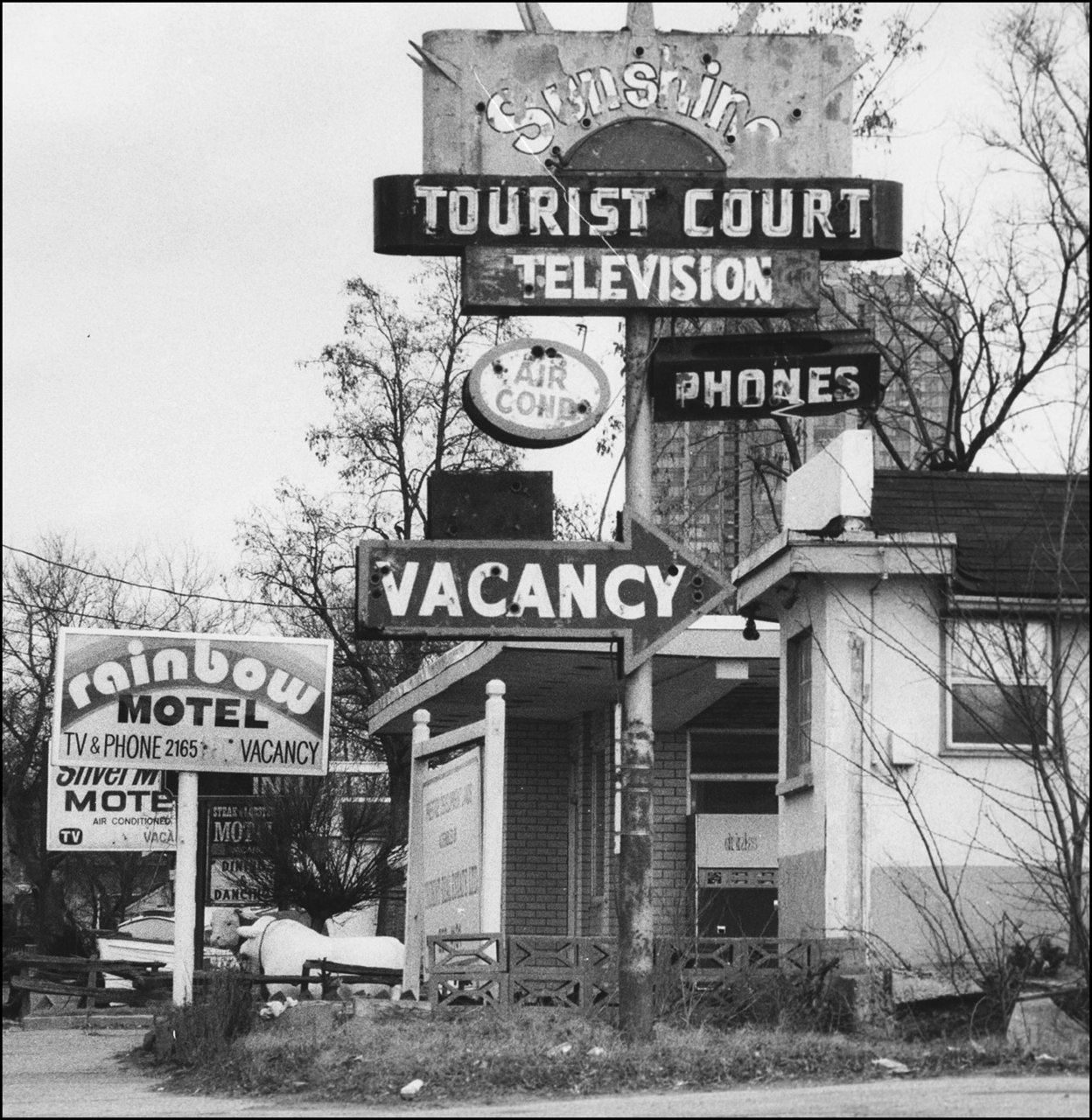 Etobicoke motel strip draws criminals who like its isolation 1988 TPL.jpg