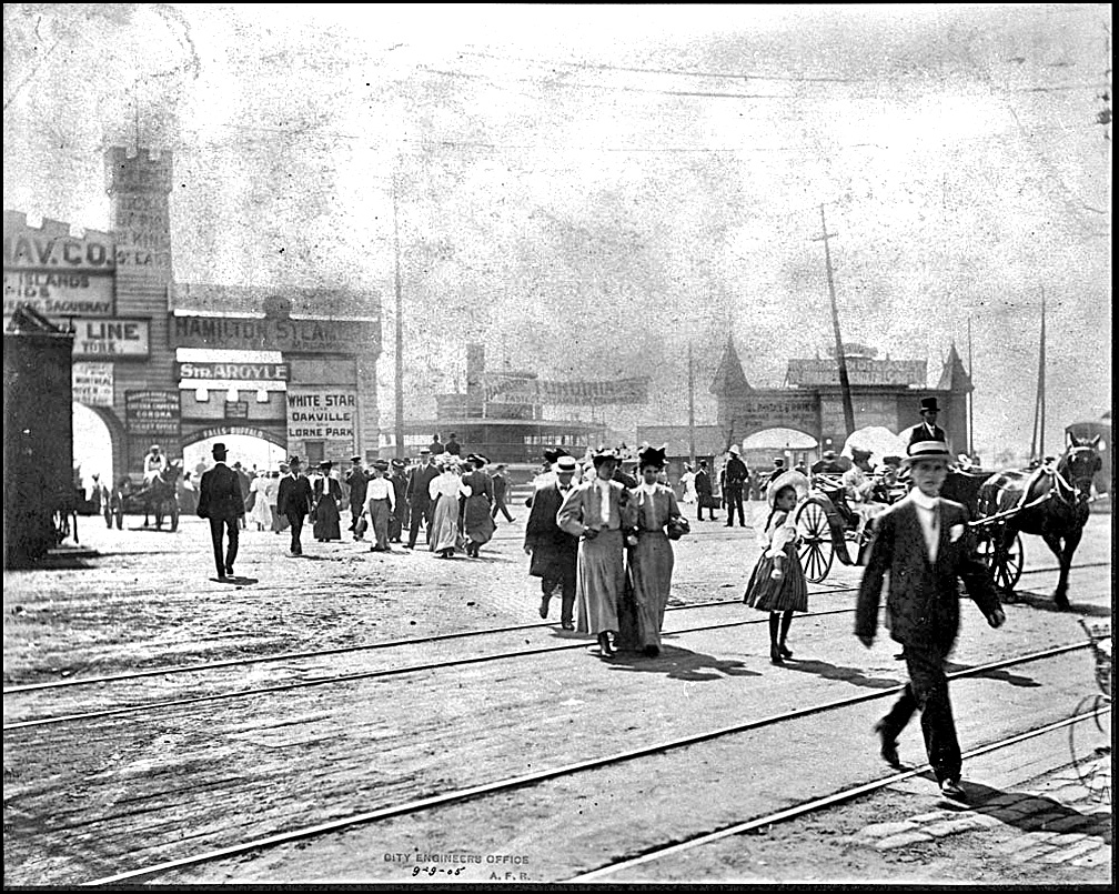 foot of Yonge St. GTR tracks 1905.jpg