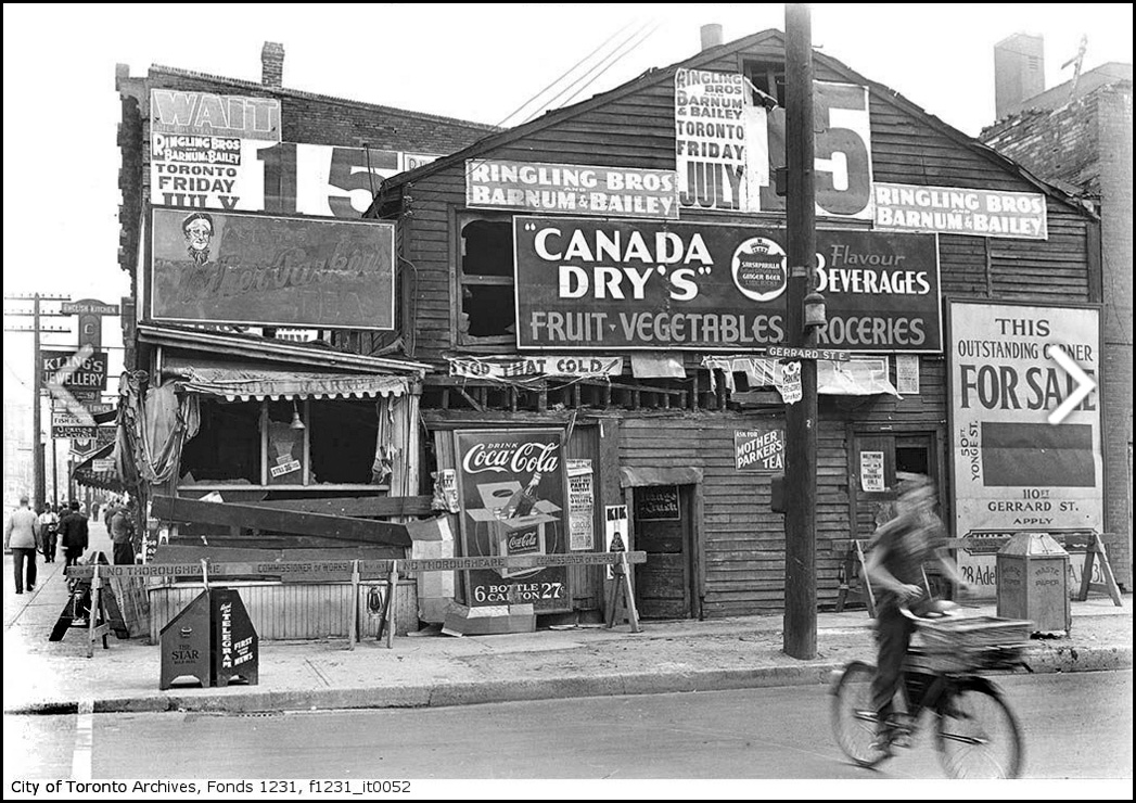 Gerrard Yonge N:E corner - 1938.jpg