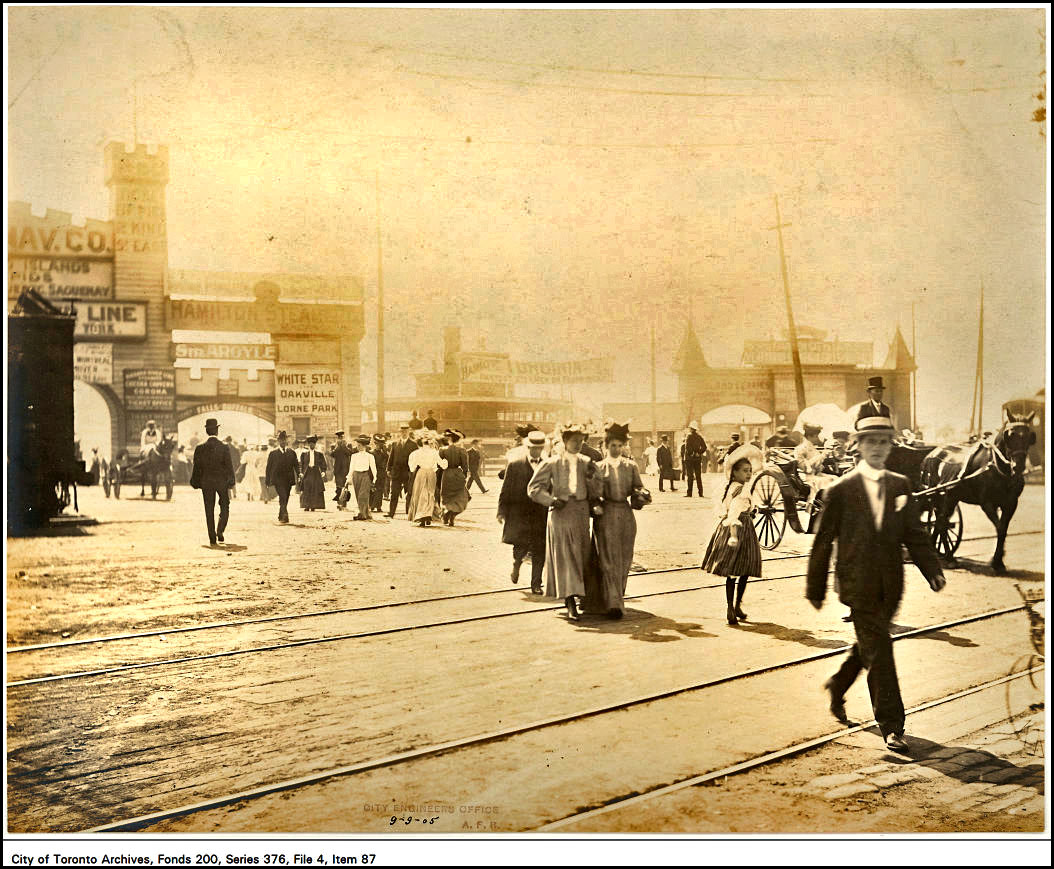 Grand Trunk Railway crossing Yonge Street - September 9, 1905.jpg