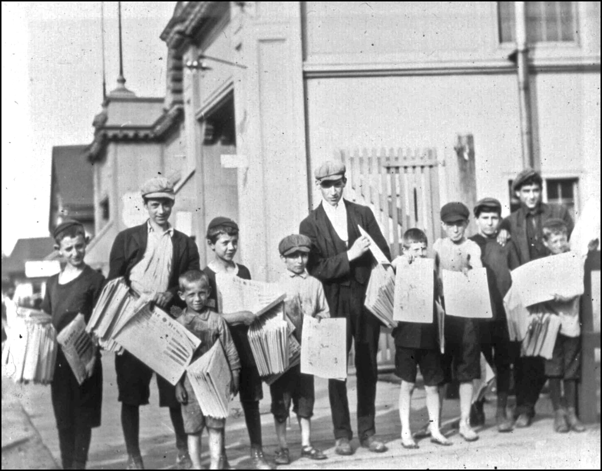 Jewish newsboys, Toronto, [ca. 1910].JPG