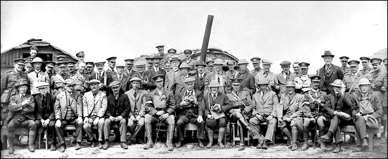 Journalists and officers-Canadian Corps-on Vimy Ridge,  July 1918. LAC.jpg