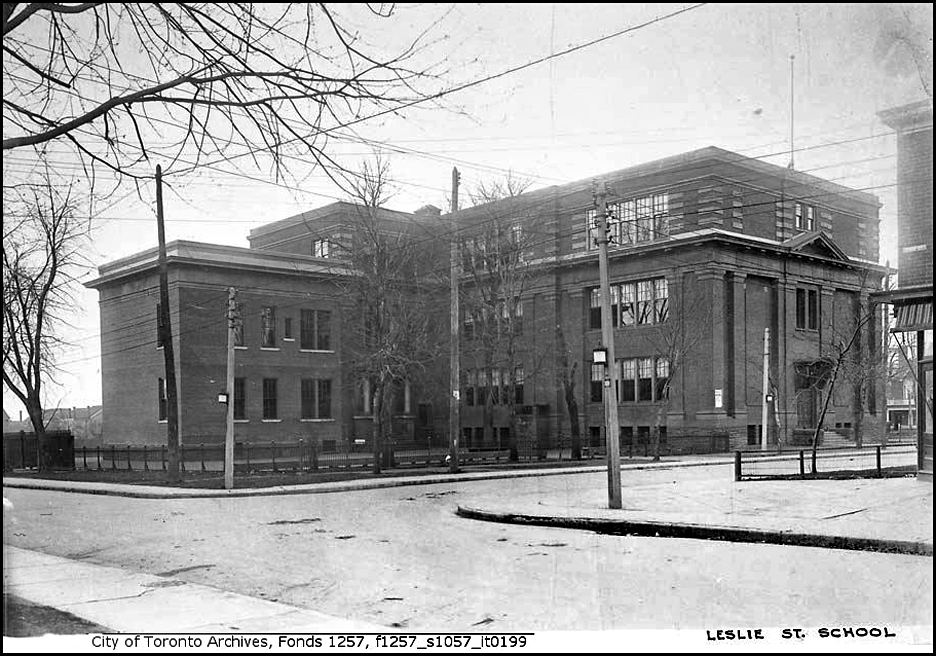 Leslie Street Public School c.1920s S?W corner Leslie St at Sproatty Ave.jpg