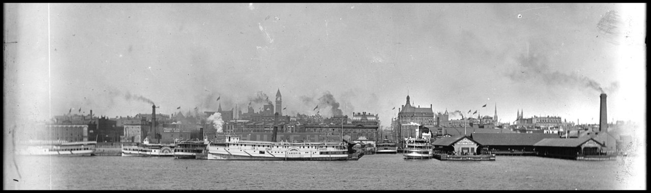 Looking up Yonge c.1900.jpg