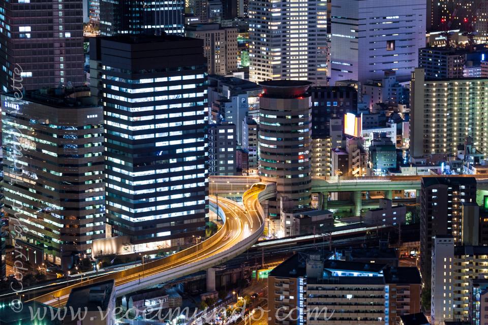 Osaka-Umeda-by-night.jpg