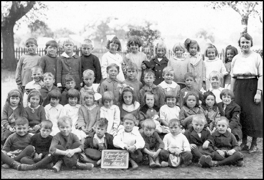 Plains Road School East York 1920.jpg