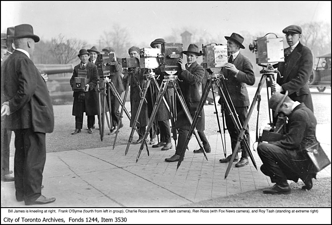 press photographers at Queen's Park 1914.jpg