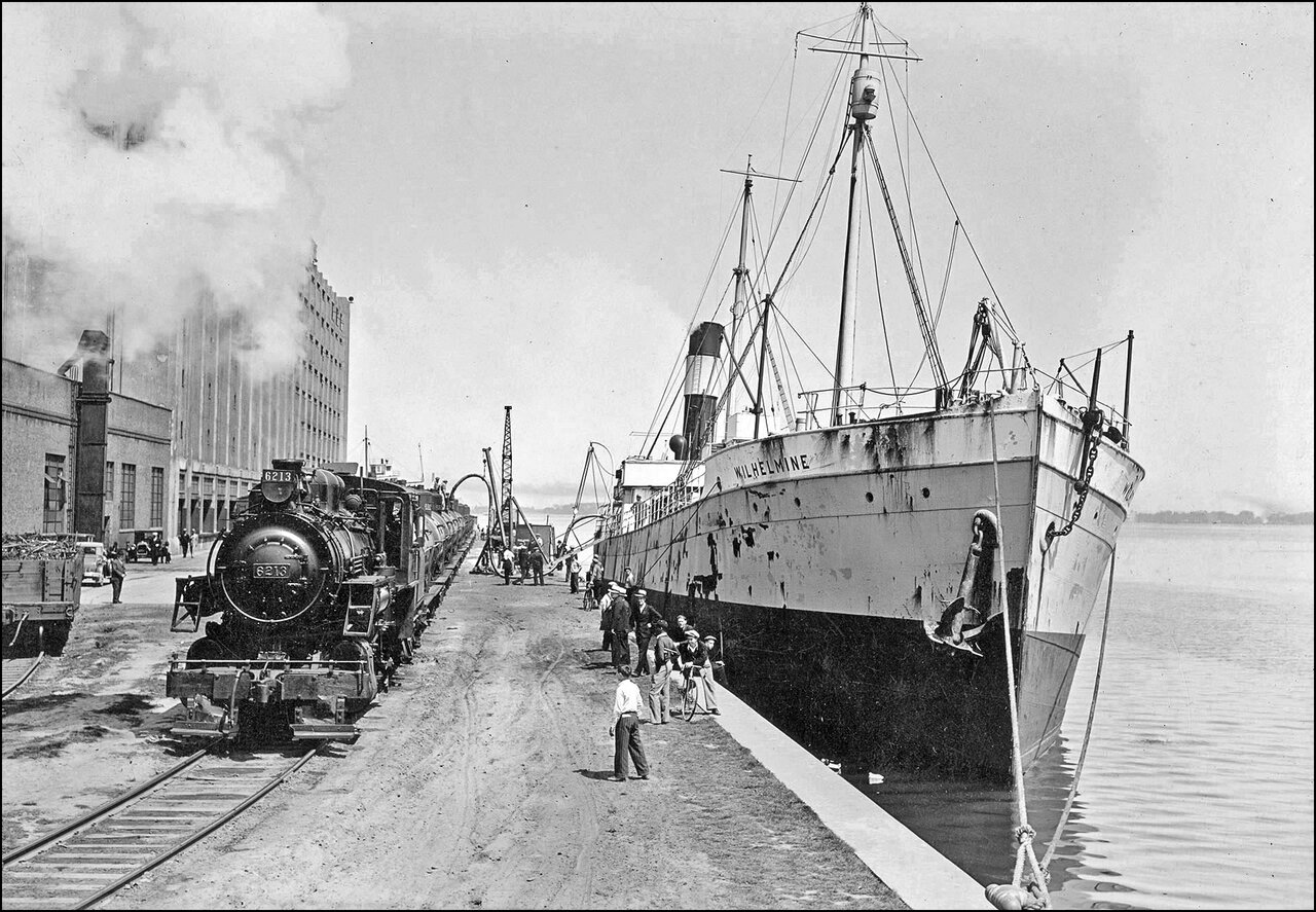 Queen's Quay Terminal Warehouse wharf. 192_?  TPL.jpg