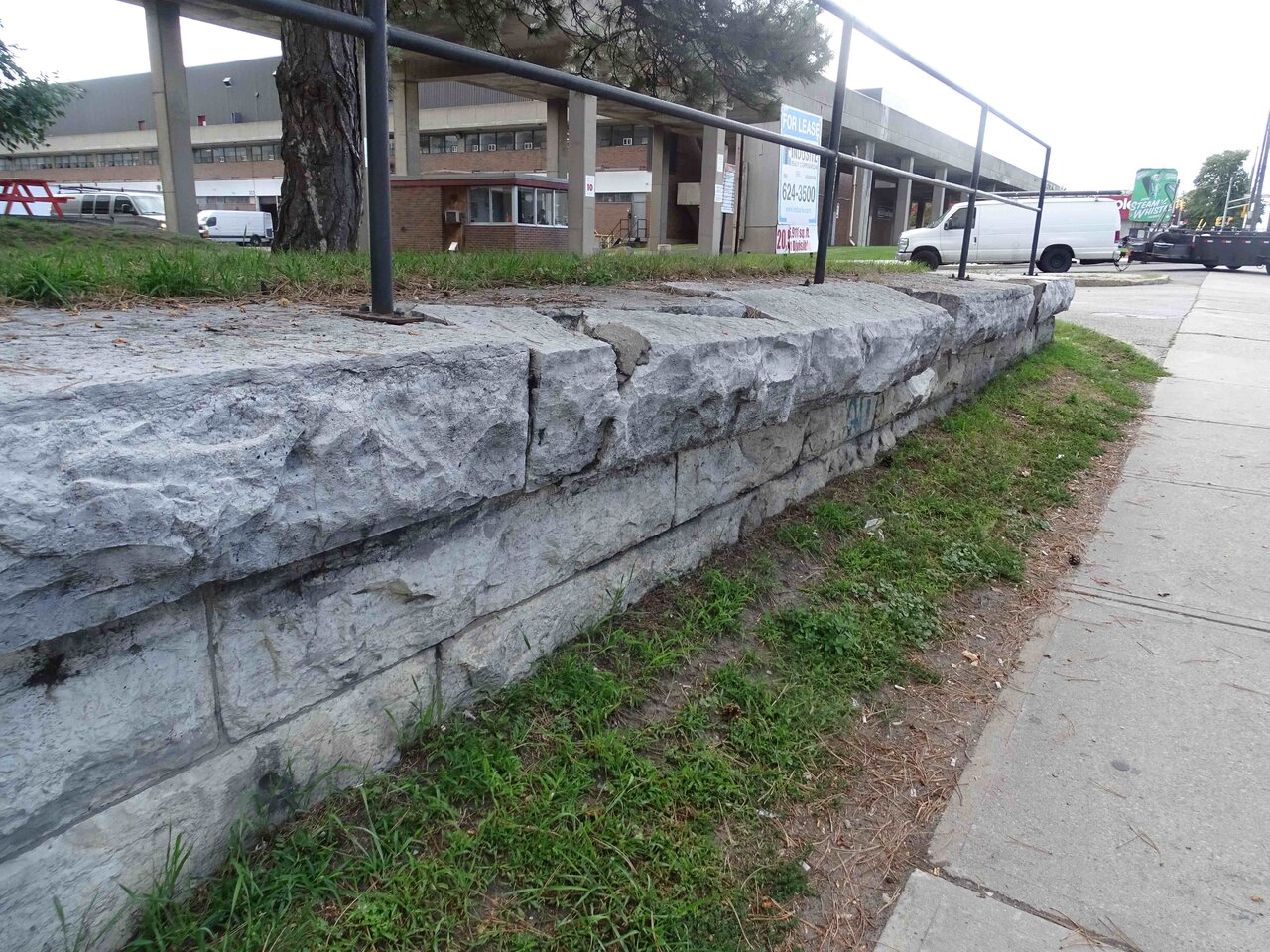 retaining wall failing.JPG