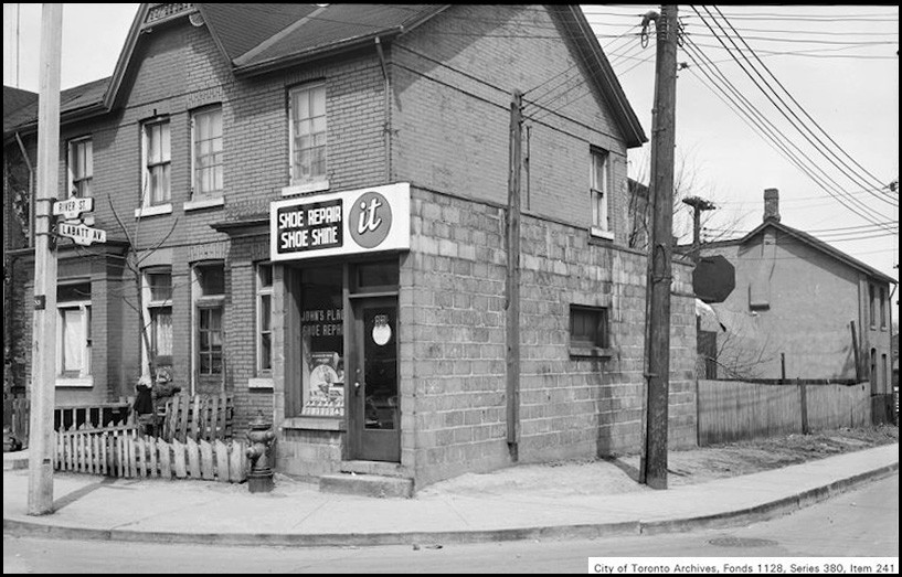 River St. at Labatt Ave. 1950.jpg