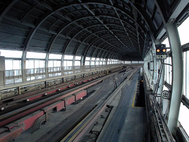 Sapporo_subway_shelter.jpg