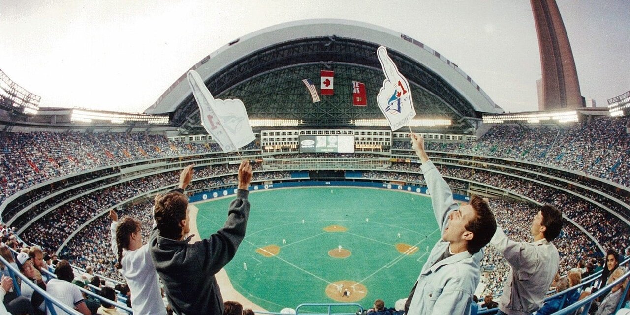 SkyDome-Fans-1989-SHOPPED-e1559673122332.jpg