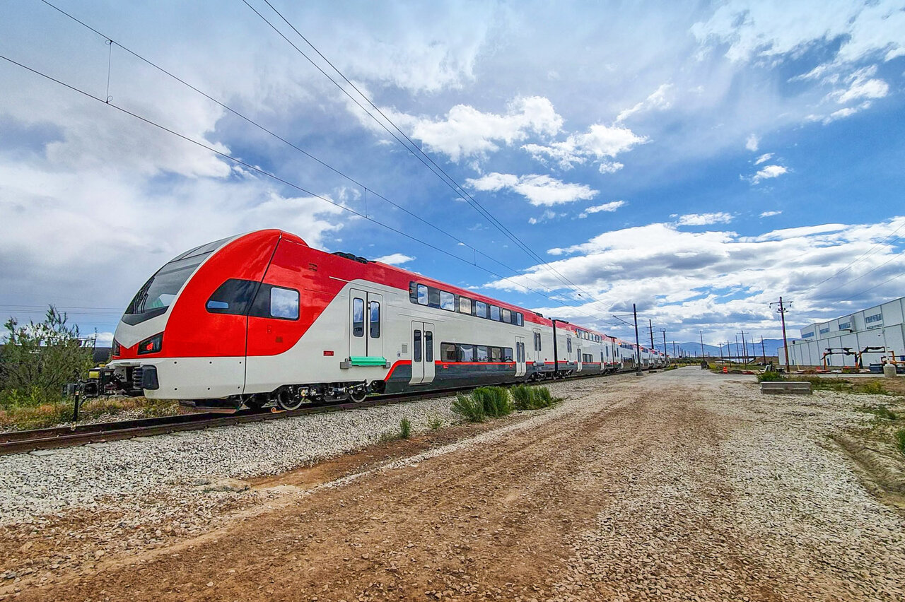 Stadler-KISS-Caltrain_SLC-test-track_Railcolor-News_0295.jpg