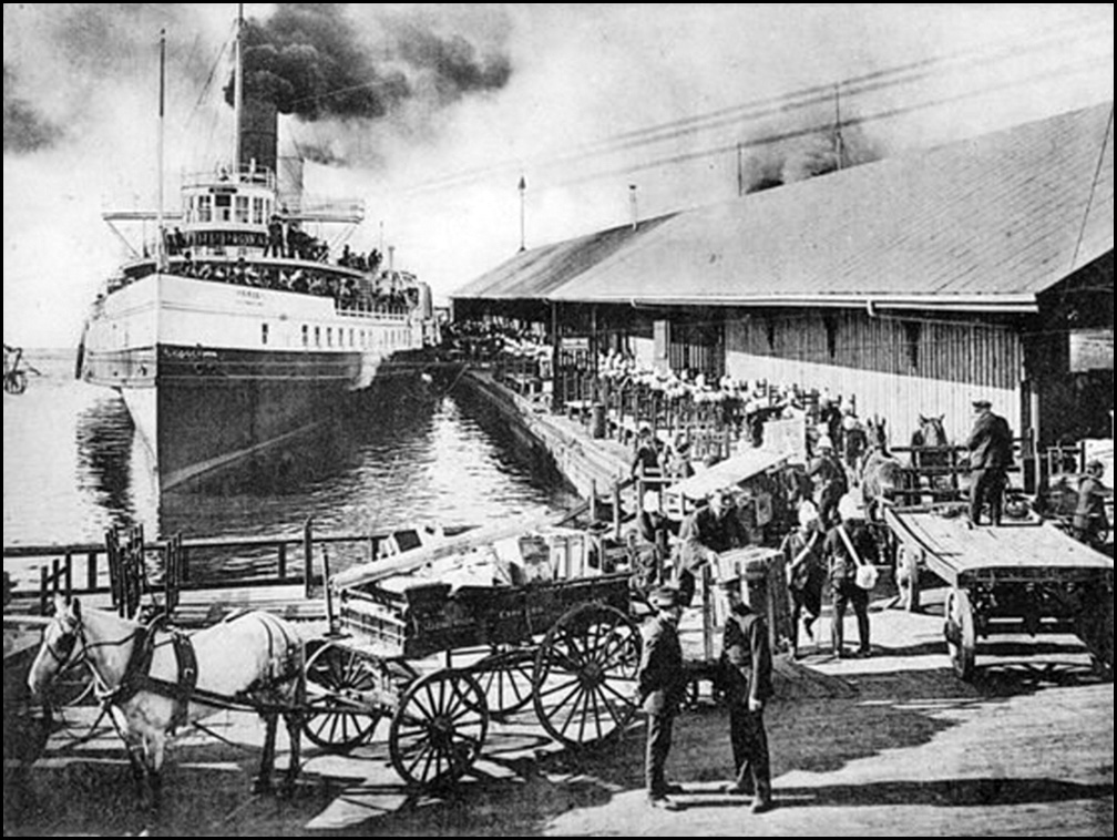 Steamship Chippewa at Yonge St. dock c.1910 TPL.jpg