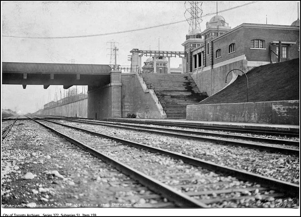 TN Dufferin CNE Station looking S-E 1912.jpg