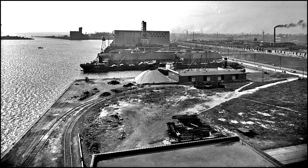 TN Toronto Harbourfront (1934).jpg