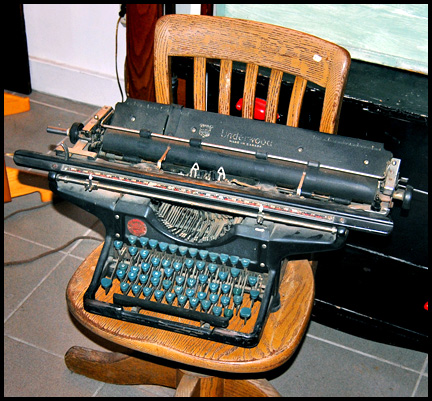 Underwood typewriter.jpg