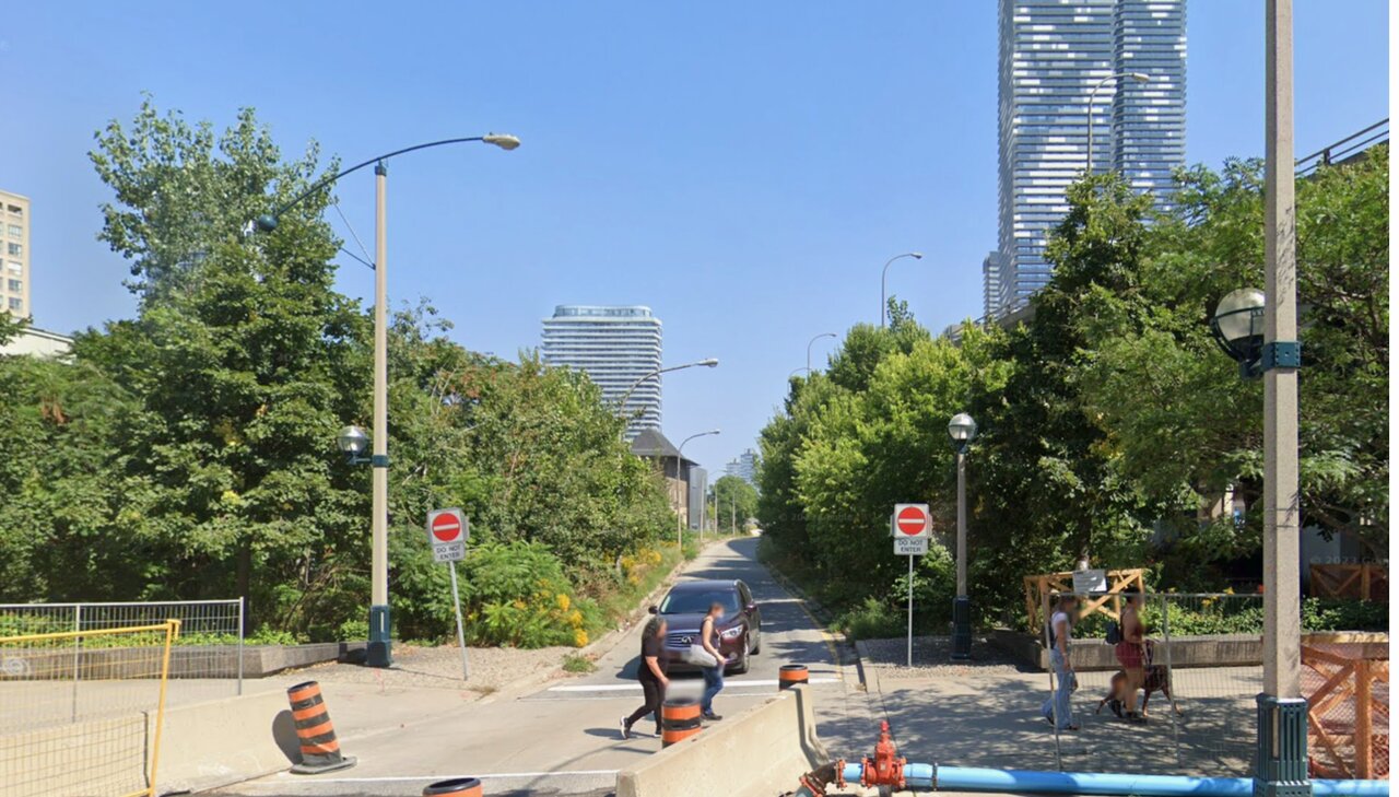 Yonge exit older.jpg