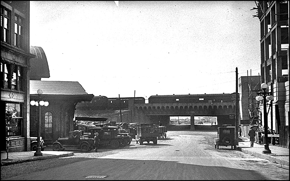 Yonge St. subway at Esplanade 1930.jpg