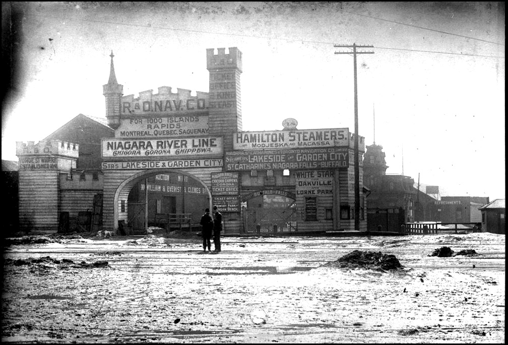 Yonge St. Wharf 1904.jpg